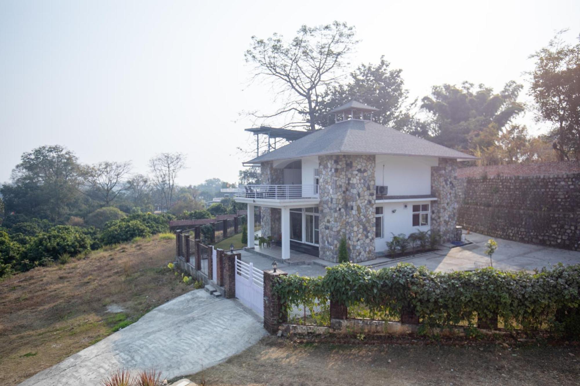 Lazy Fox Hideout - Panoramic View Cottage 데라둔 외부 사진