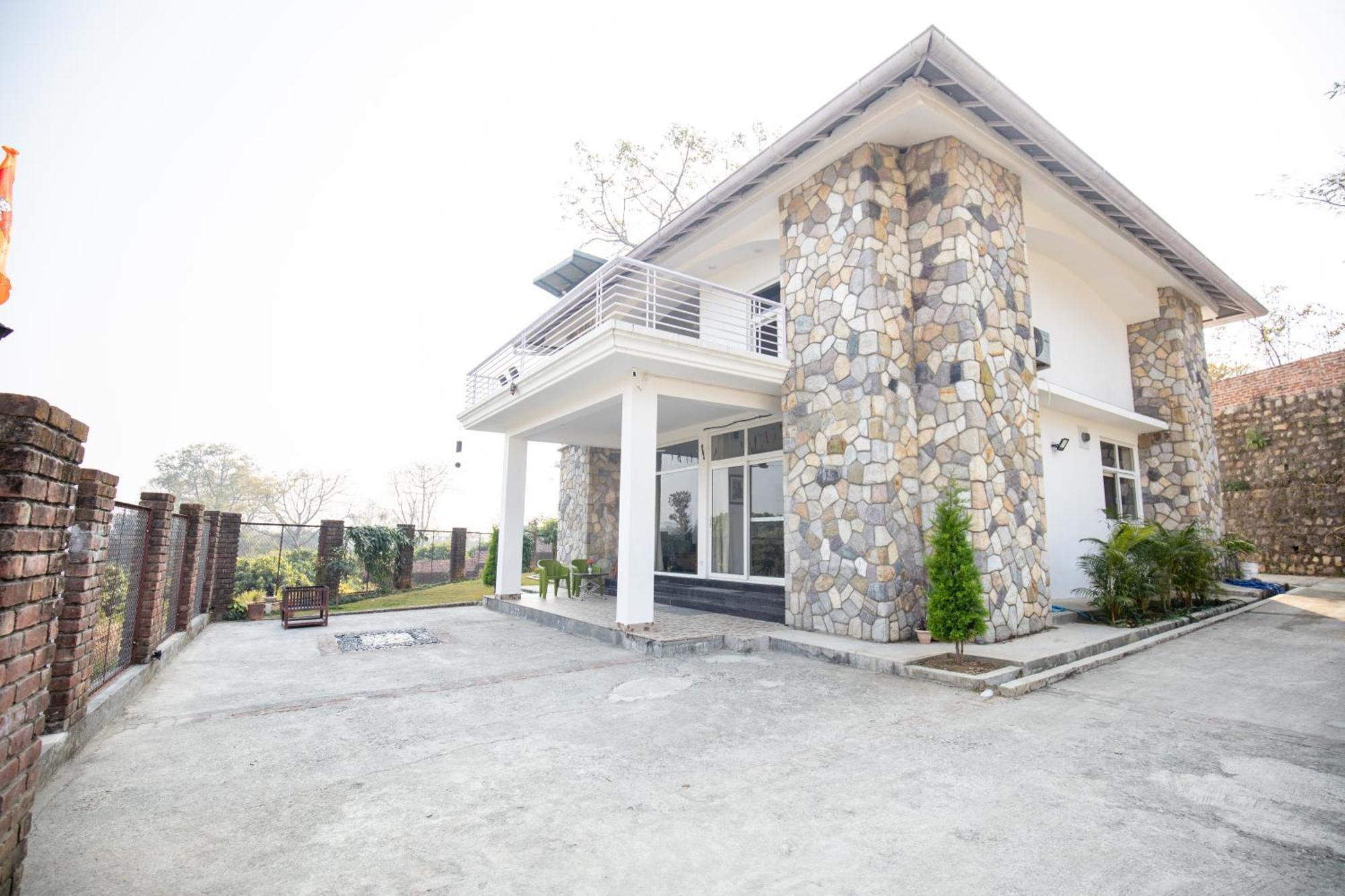 Lazy Fox Hideout - Panoramic View Cottage 데라둔 외부 사진