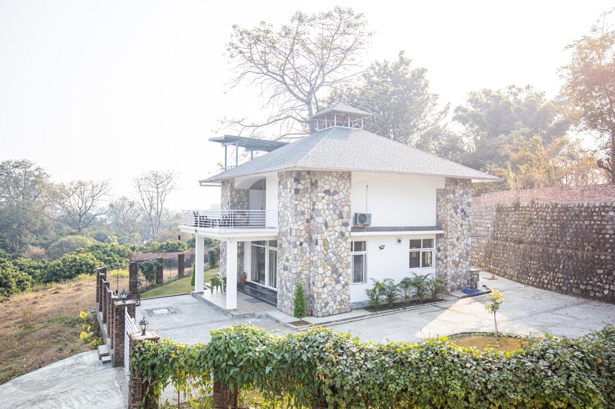Lazy Fox Hideout - Panoramic View Cottage 데라둔 외부 사진