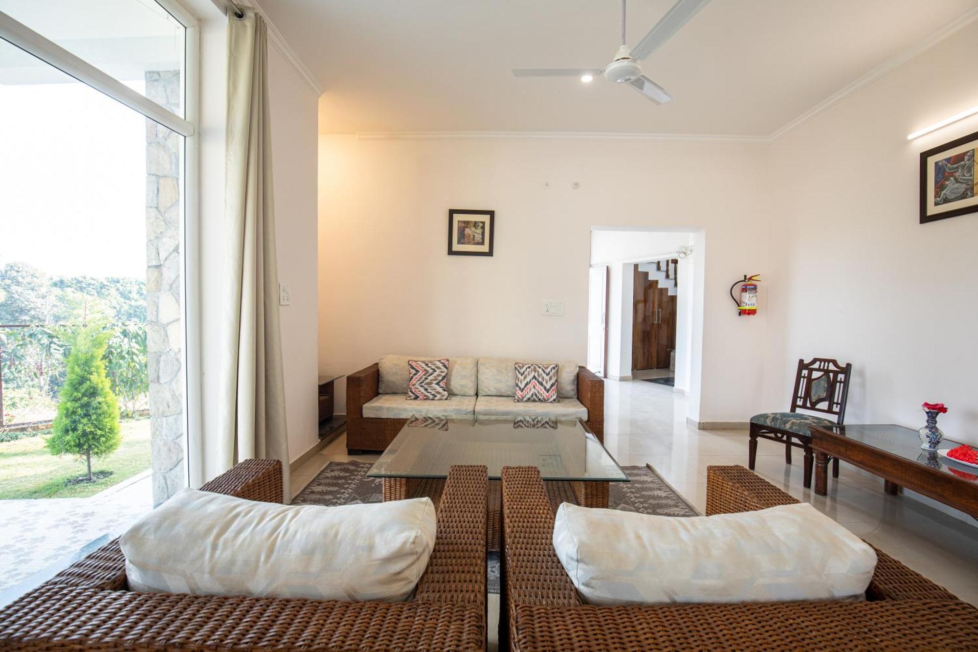 Lazy Fox Hideout - Panoramic View Cottage 데라둔 외부 사진